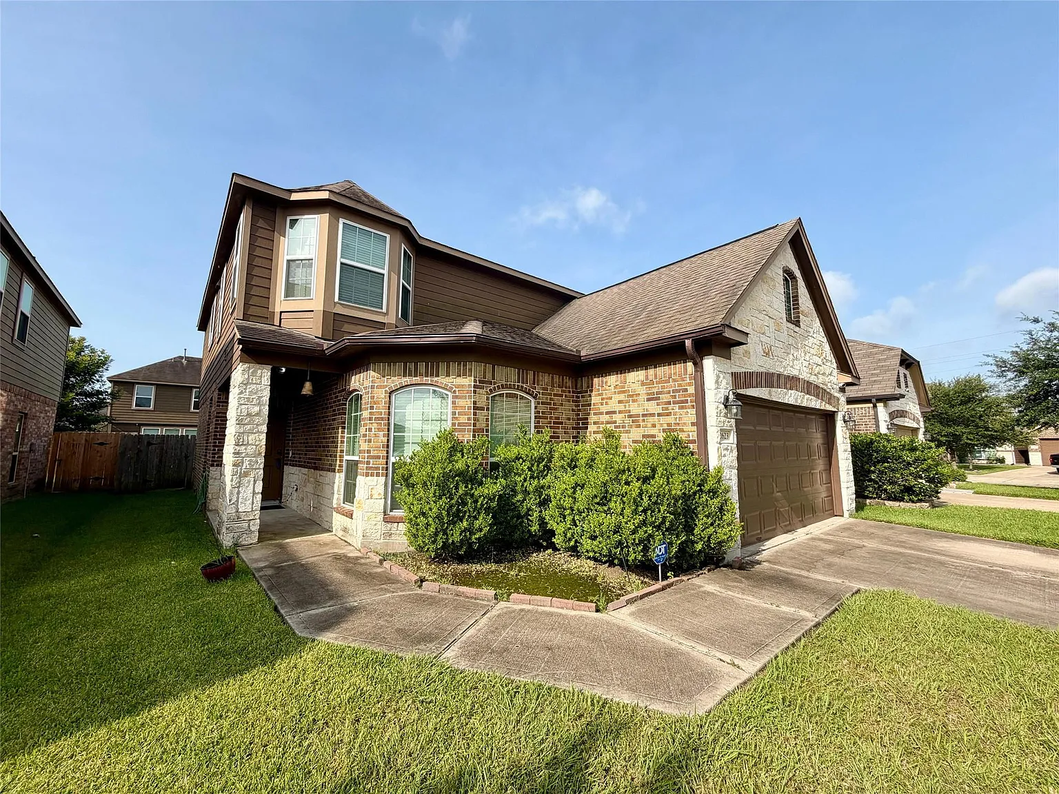 4 bed, 2385 sqft, $2,550 — Photo 3