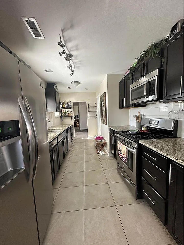 3124 W Gill Pl — Photo 1