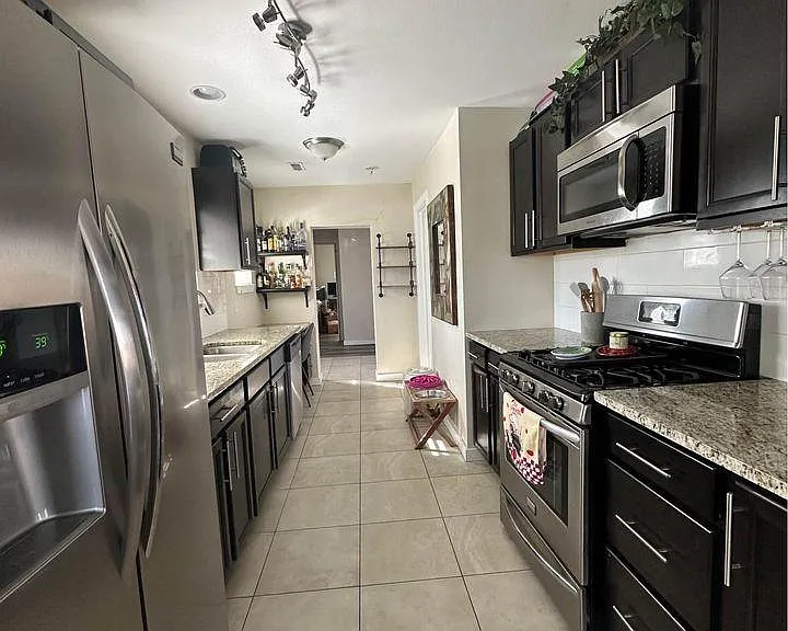 3124 W Gill Pl — Photo 2