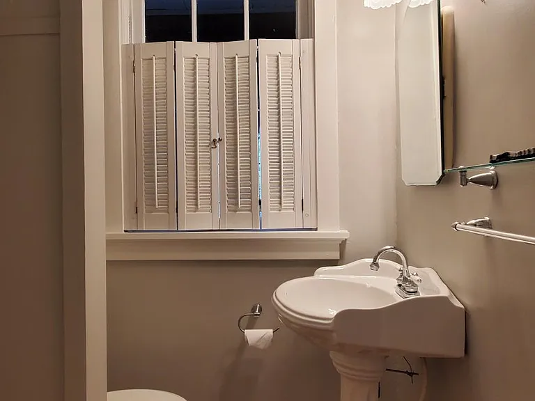 1st fl powder room