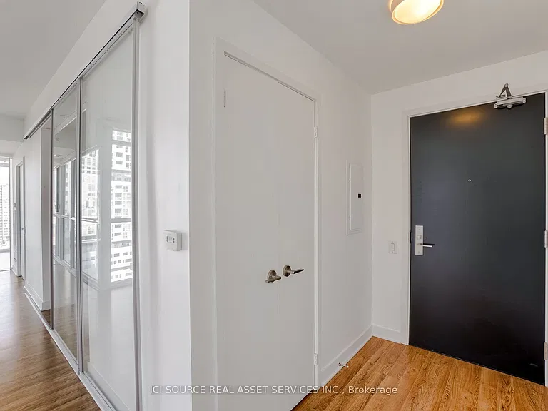 290 Adelaide St W #1504 — Photo 16