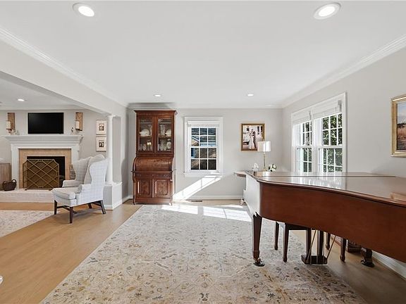 5th image of 1353 Stephens Rd