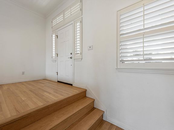 3rd image of 8215 Skyline Cir