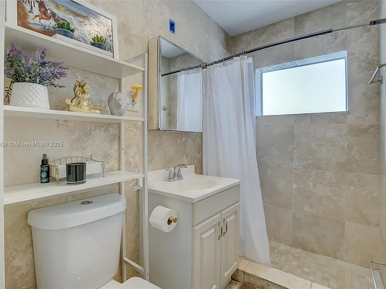 2601 NE 11th Ct — Photo 26