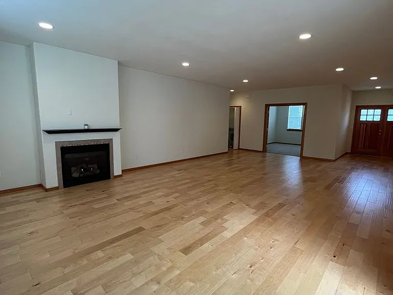 3724 Bristol St — Photo 7