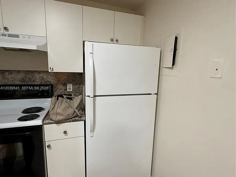4205 N University Dr #309 — Photo 3