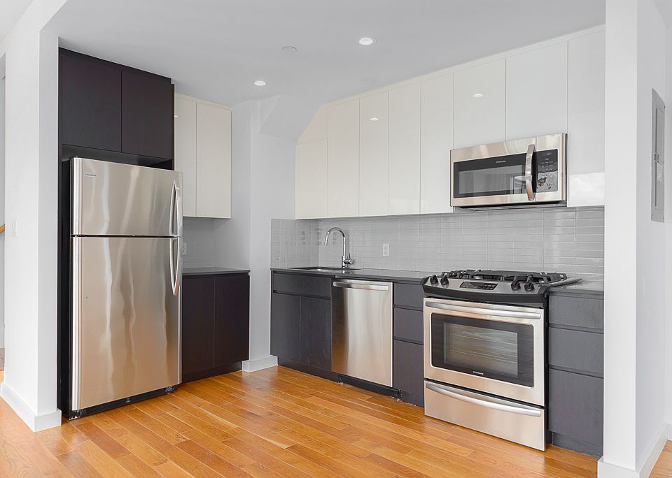 1st image of 31-43 Vernon Blvd #203A