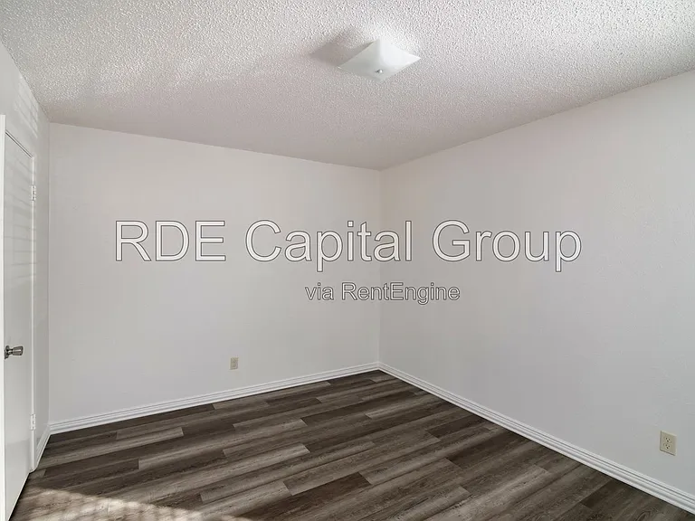 7048 Glenview Dr #44 — Photo 7
