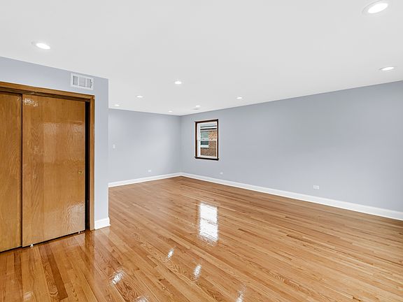2nd image of 5740 N Lowell Ave #2