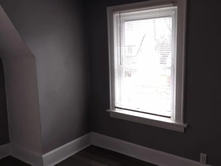 573 Grace Ave — Photo 11