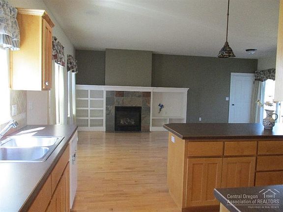 2nd image of 61215 Fairfield Dr