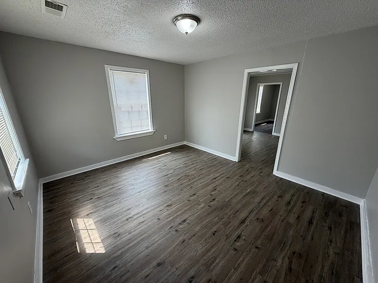 2156 Ethlyn Ave — Photo 4