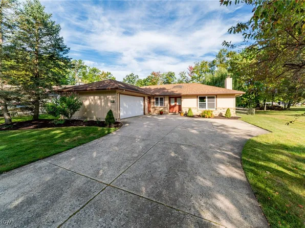 10120 N Surfside Cir, Aurora, OH 44202