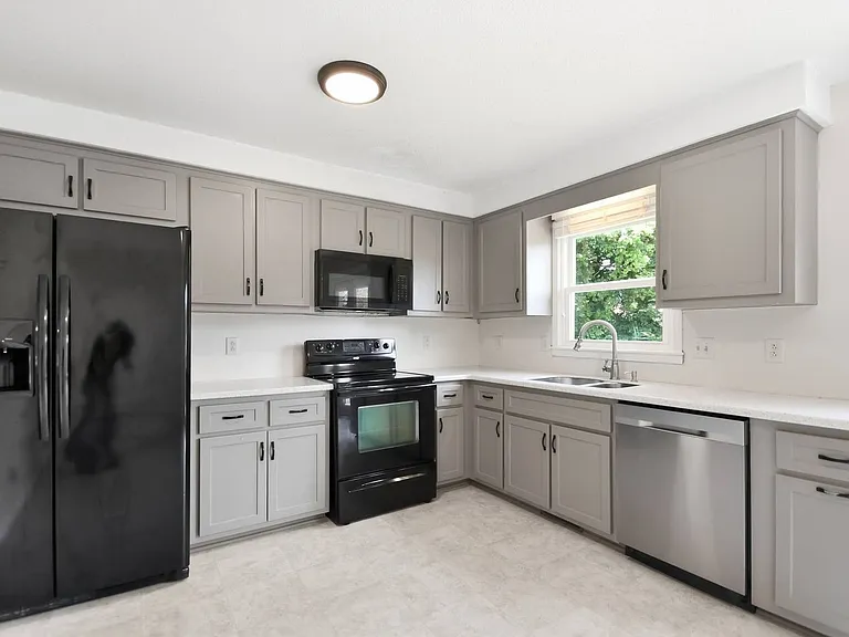 1500 Sunshine Dr — Photo 6