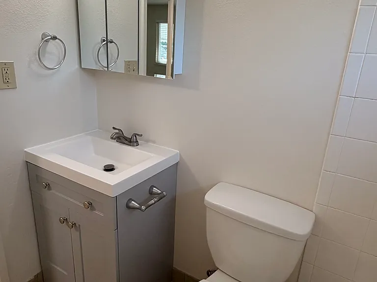 755 Carro Dr #4 — Photo 8