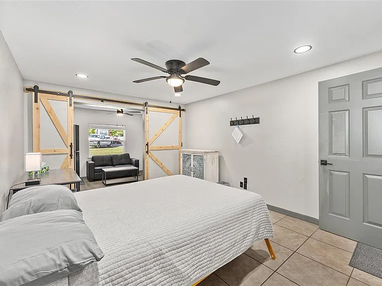 2 Count Fleet Dr — Photo 25