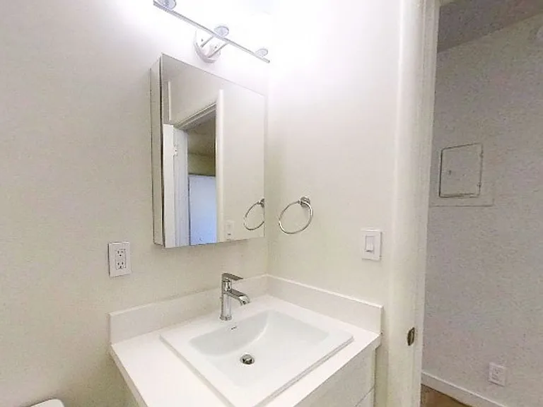 490 S State St — Photo 10