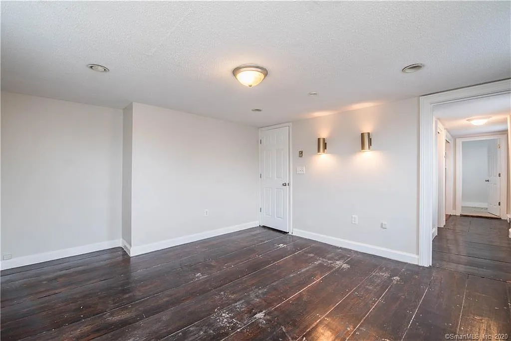 3 bed, 2.5 bath, 2300 sqft, $2,350 — Photo 2