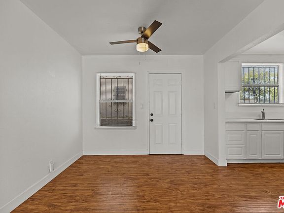 4th image of 3320 1/2 W 77th St