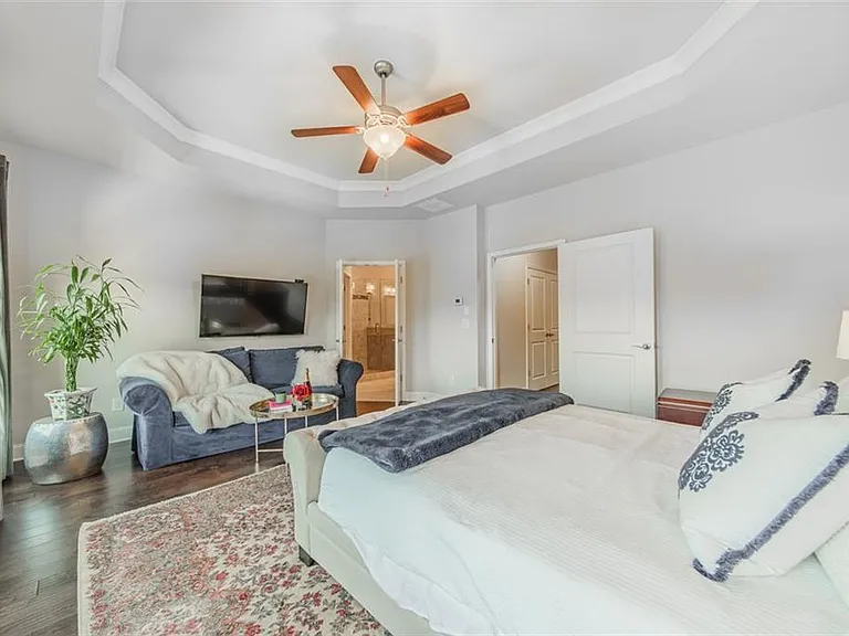 690 Arklow Dr — Photo 20