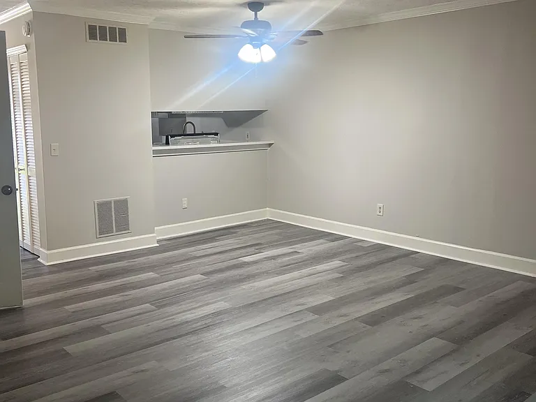 1907 Shenandoah Valley Ln SE — Photo 2