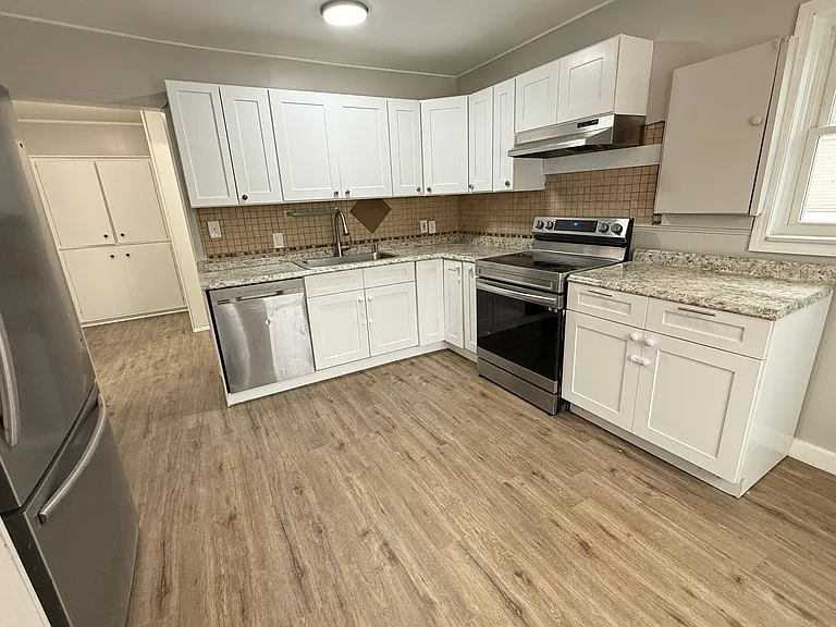 7331 Drexel St — Photo 15