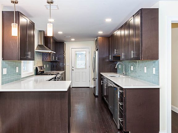 3rd image of 28 Albion St #1A