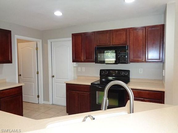 3rd image of 4011 NE 23rd Pl