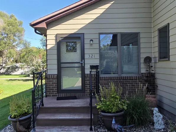 321 1st St SE #1, Le Mars, IA 51031