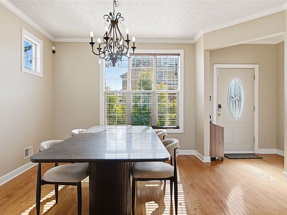 4th image of 248 Prospect St