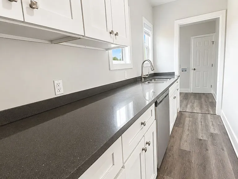 88 S Allen Ave — Photo 24