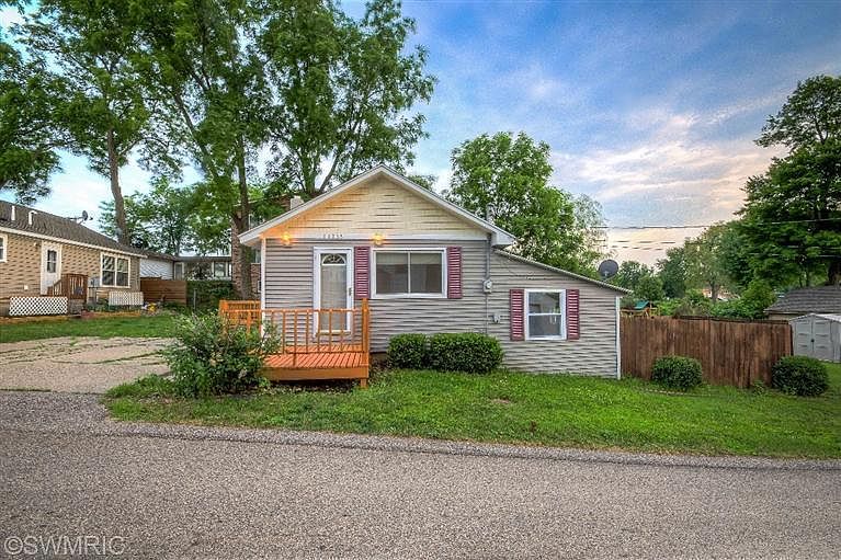 1st image of 11033 Gourdneck Lake Dr
