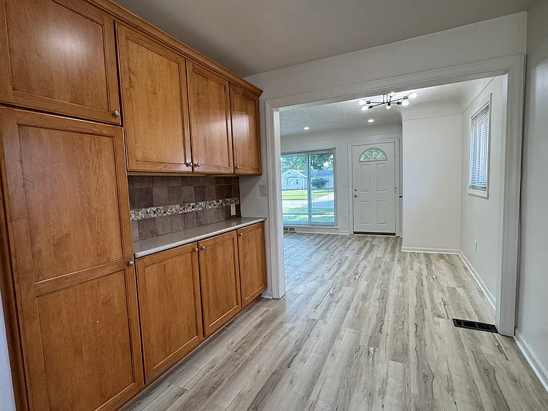 2431 Grange Rd — Photo 12