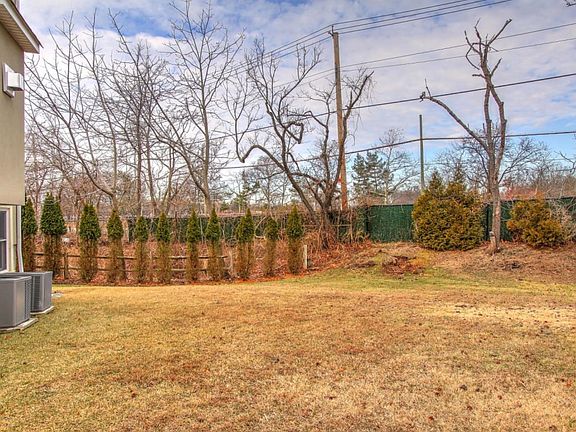 4th image of 5 Saint Edward Ln