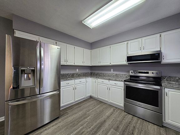 4th image of 2456 Glenboro Dr