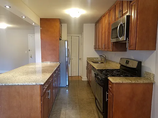 Rented by Stellar Management | media 73