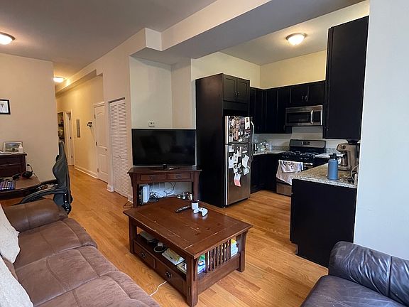 3rd image of 1738 W Huron St