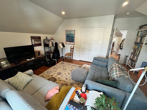 3rd image of 420 Centre St APT 3