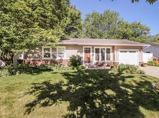 1088 Warwick Ln, Elk Grove Village, IL 60007