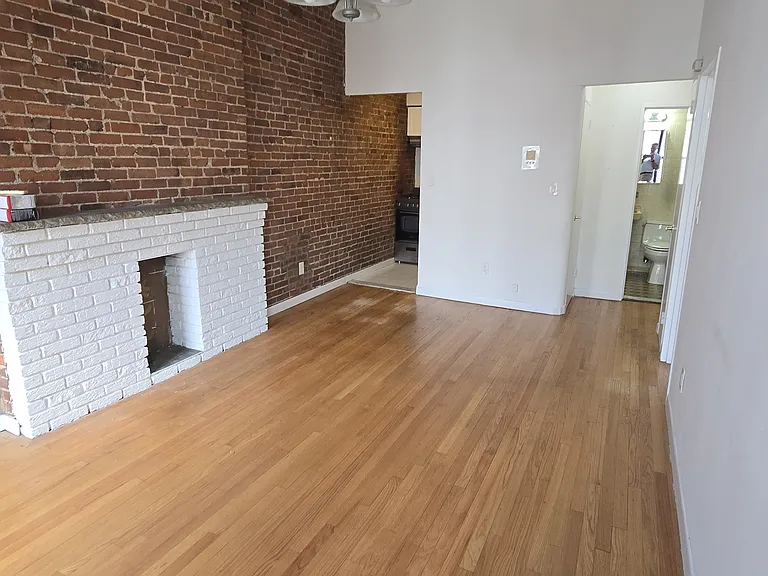 111 W 75th St #4R — Photo 3