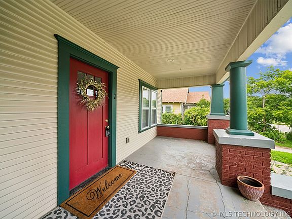 2nd image of 2320 E 4th Pl