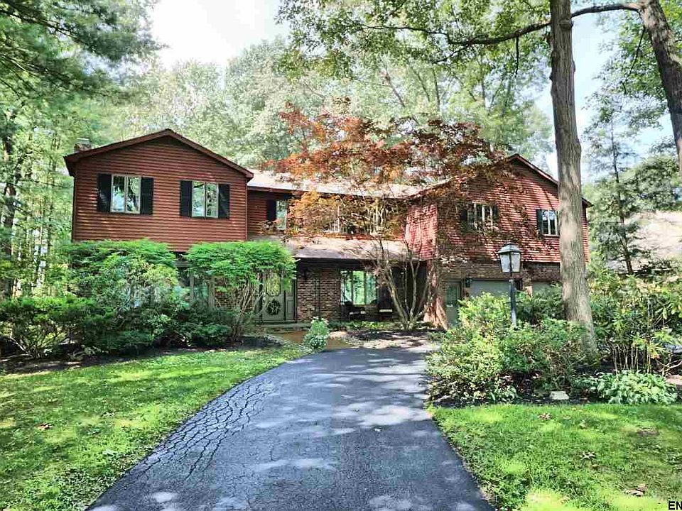 1st image of 25 Longwood Dr