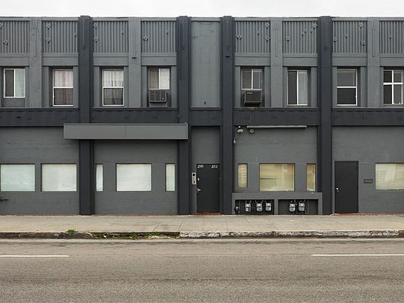 2nd image of 2712 W Vernon Ave