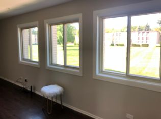 633 W Park Ave APT A, Libertyville, IL 60048