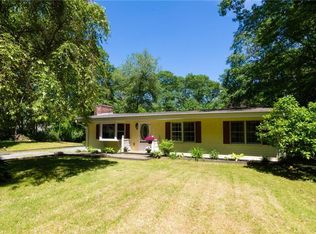 70 Fenner Hill Rd, Hope Valley, RI 02832