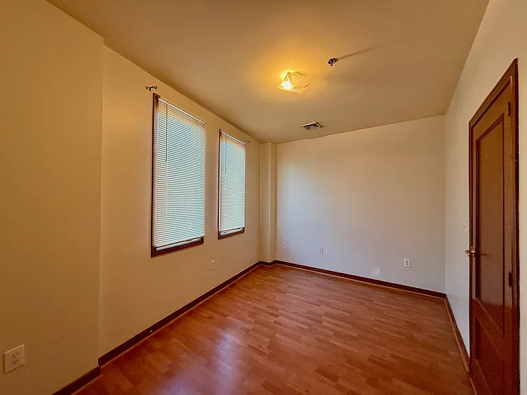 142 Fleming Ave #3B — Photo 11