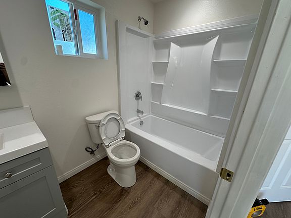 4th image of 4484 Apricot Rd #B