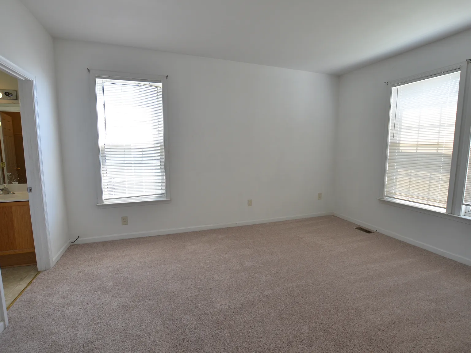 4 bed, 1704 sqft, $1,700 — Photo 2