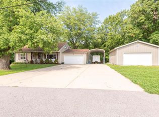 230 S Wilson Heights Rd, Collinsville, IL 62234