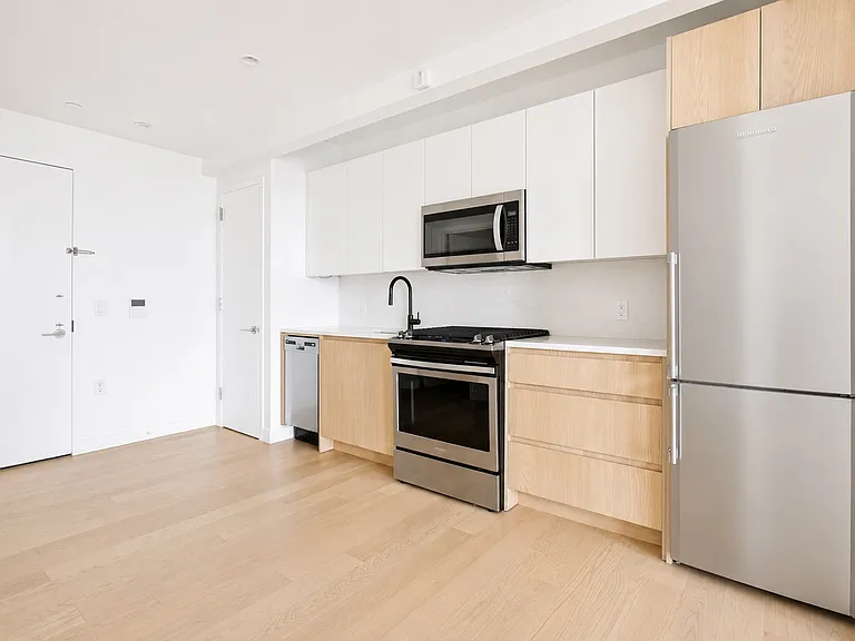 200 Montague St #15E — Photo 6